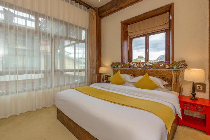 Courtyard, Deluxe, Suite