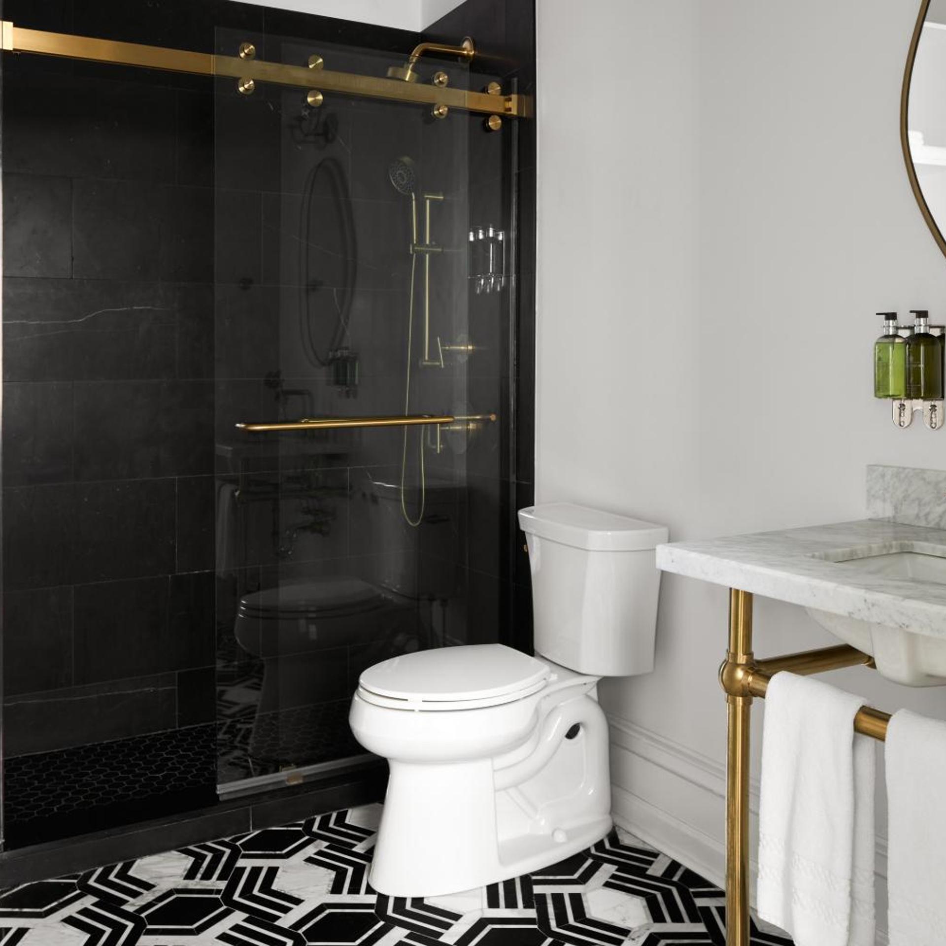 شقة كلاسيكية، Rittenhouse 1715 8/10