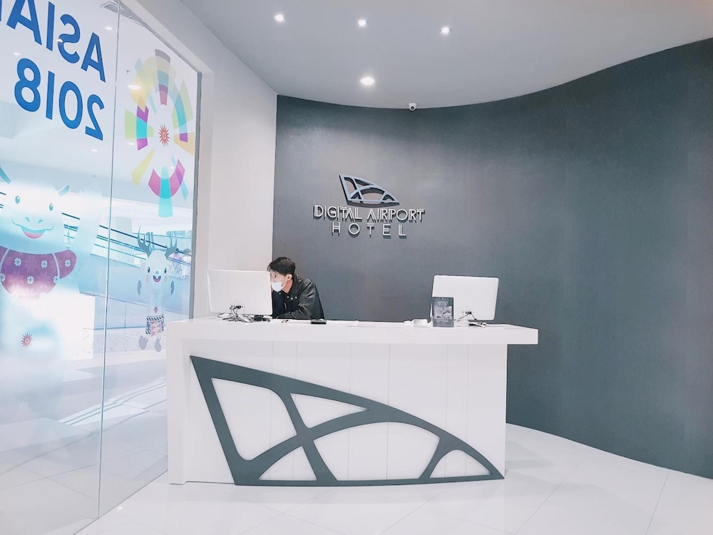 Digital Airport Hotel 4/23