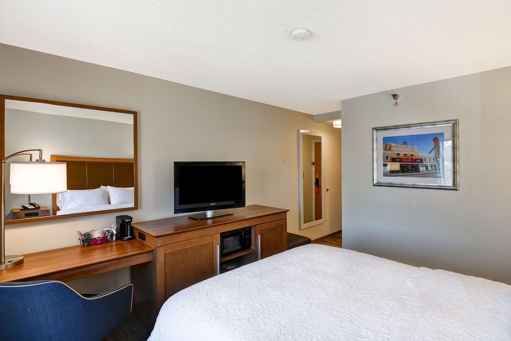 Hampton Inn Memphis-Poplar 12/53