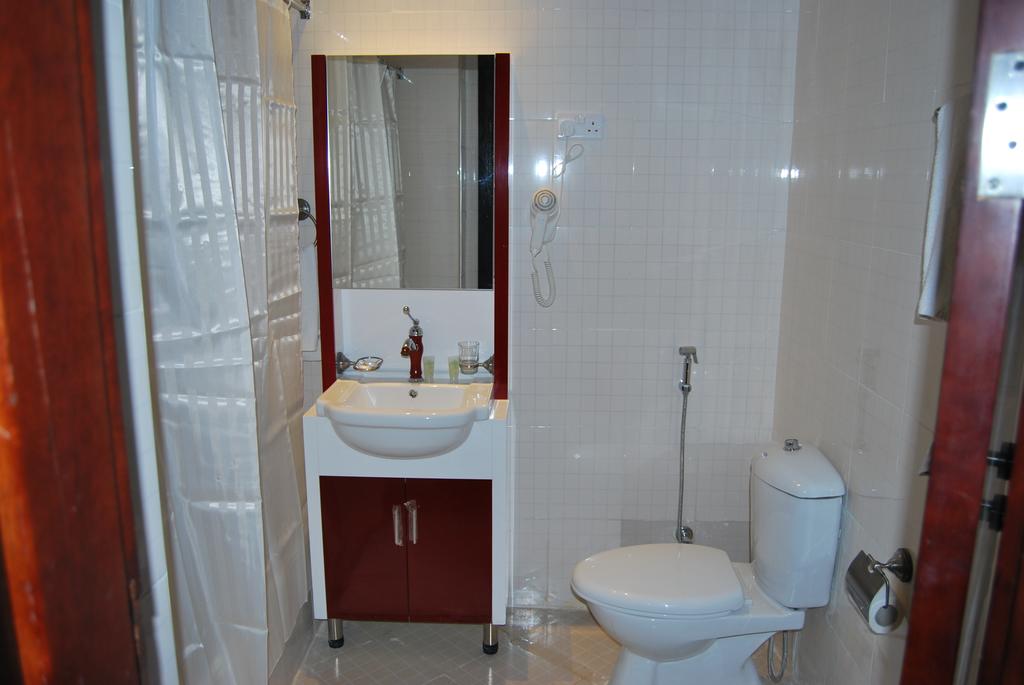 SHARJAH INTERNATIONAL AIRPORT HOTEL 22/23