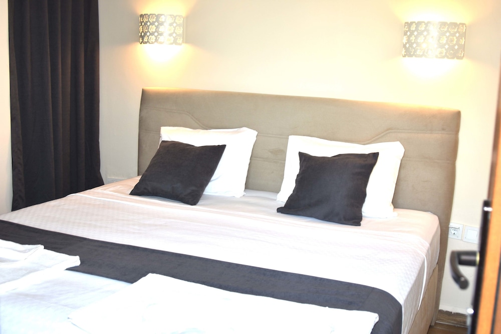 Dasis Hotel & Suites 11/40