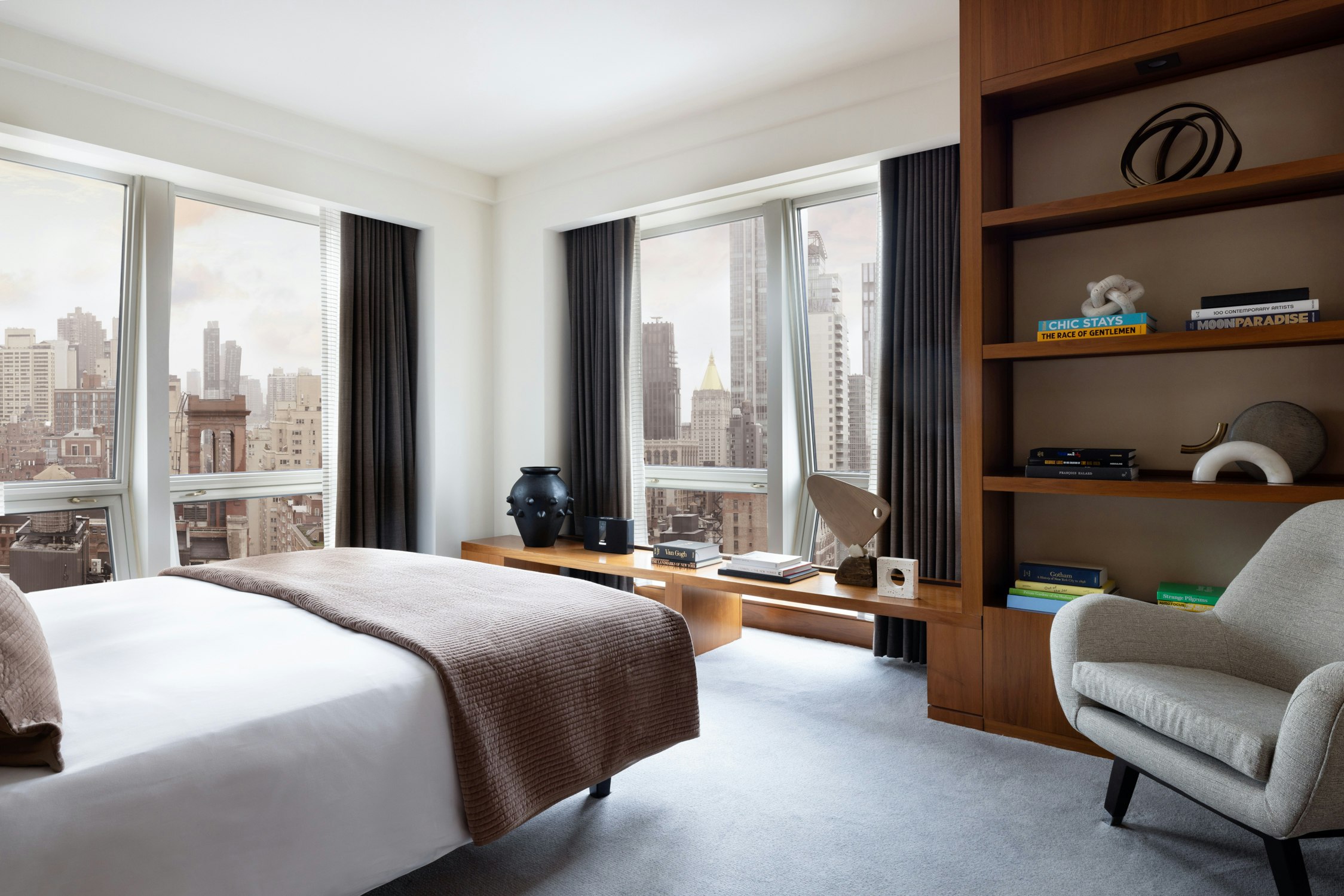 1 Bedroom, Club, Suite, Empire Building View