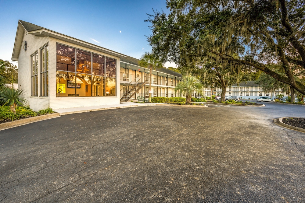 Charleston Creekside Inn 16/30