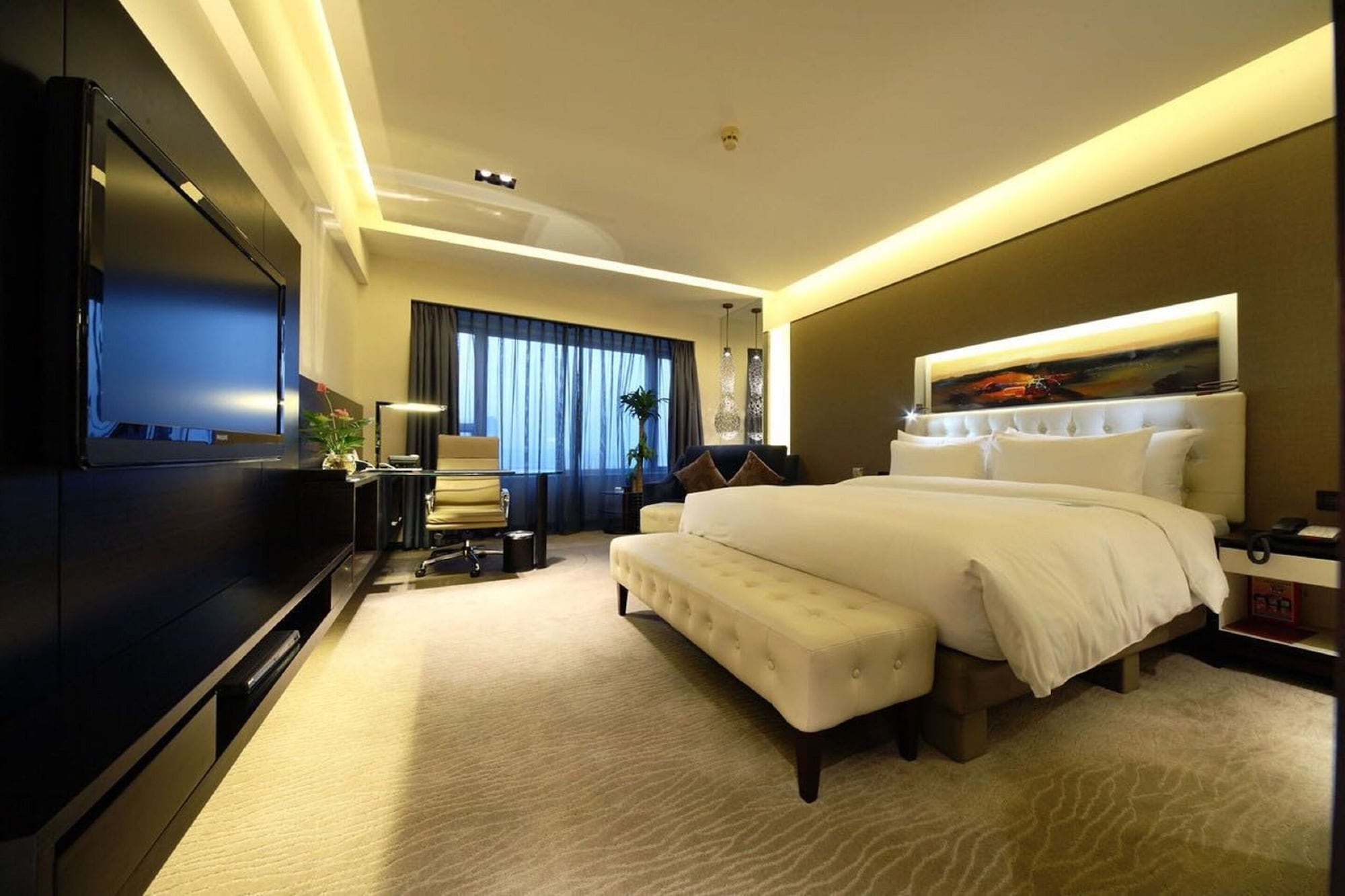 Suite, Double Bed, East Wing, Corner