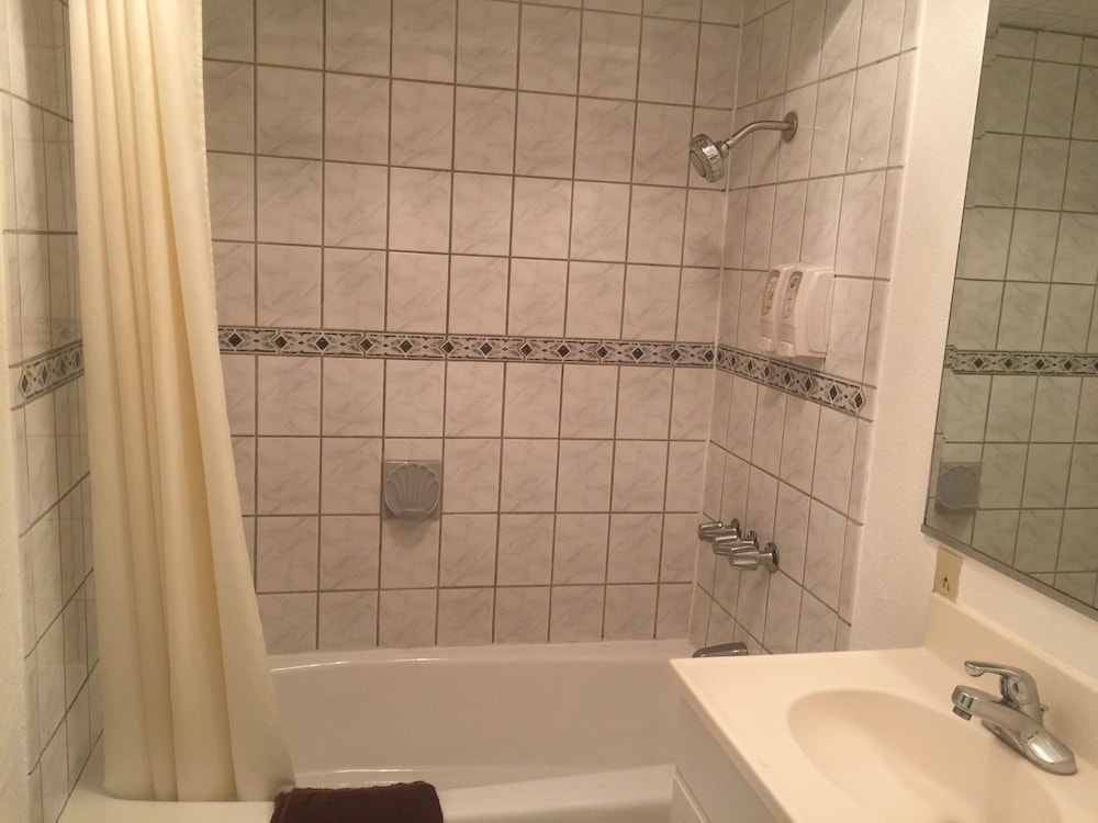 Tradewinds Allsuites Hotel 29/33