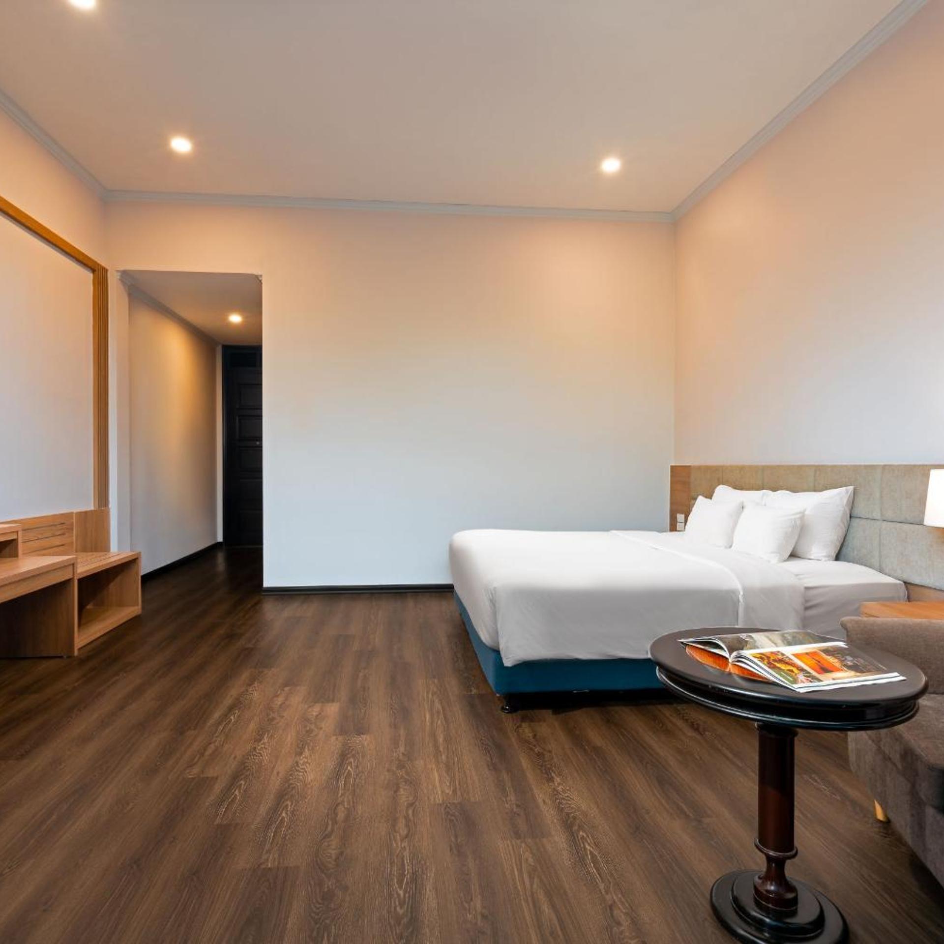 Deluxe, King Bed