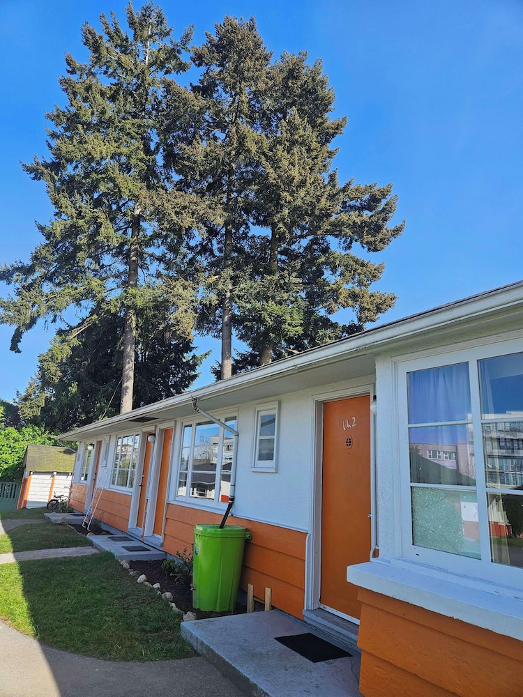 2400 Motel 8/68