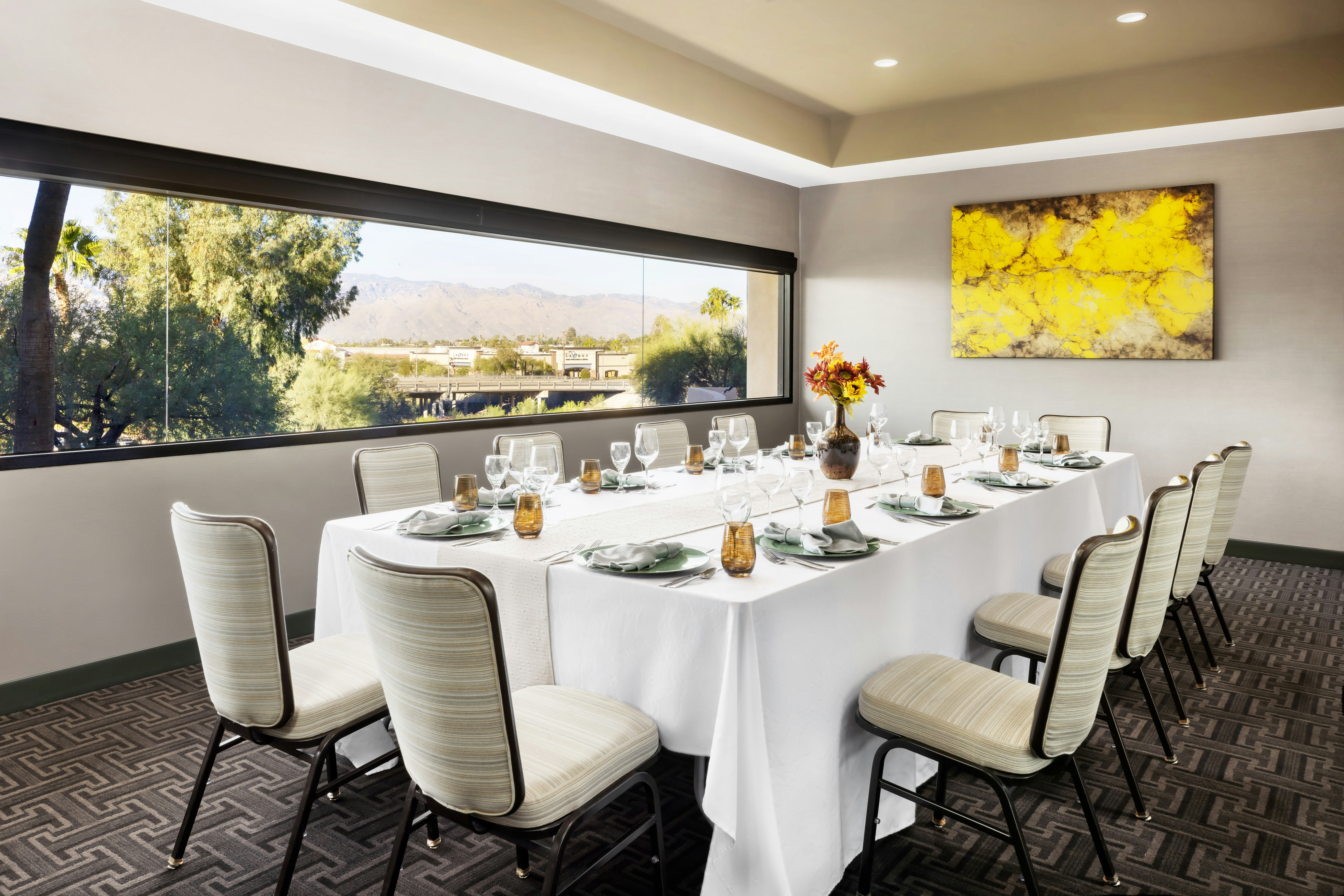HILTON TUCSON EAST 34/53
