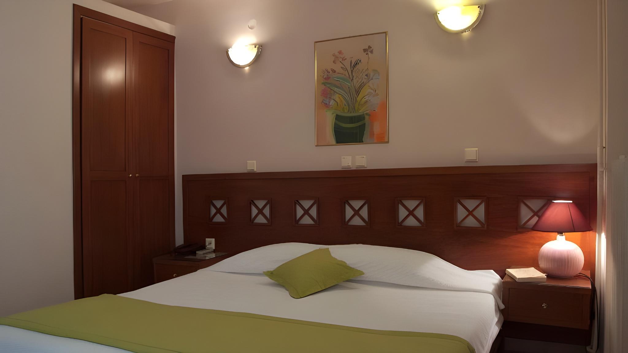 Room, Triple