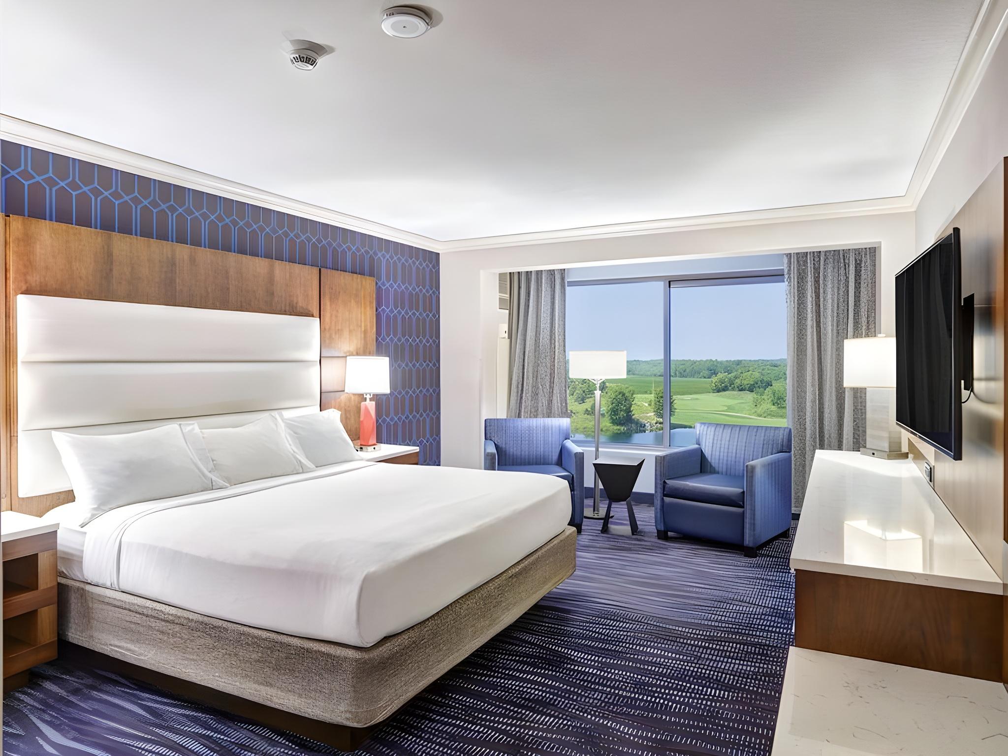 Promenade, King Bed
