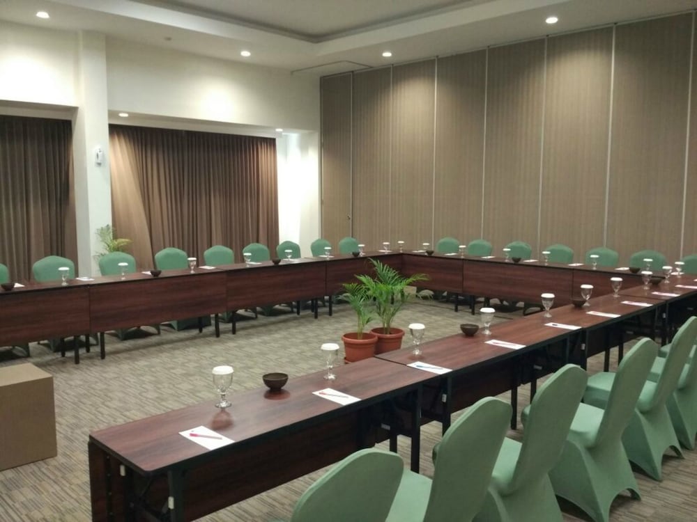 Opi Indah Hotel 26/52