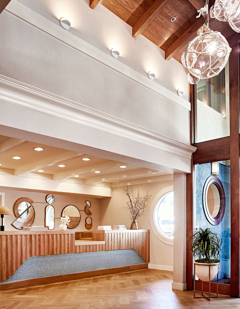 Waterfront Hotel - JDV by Hyatt 11/55