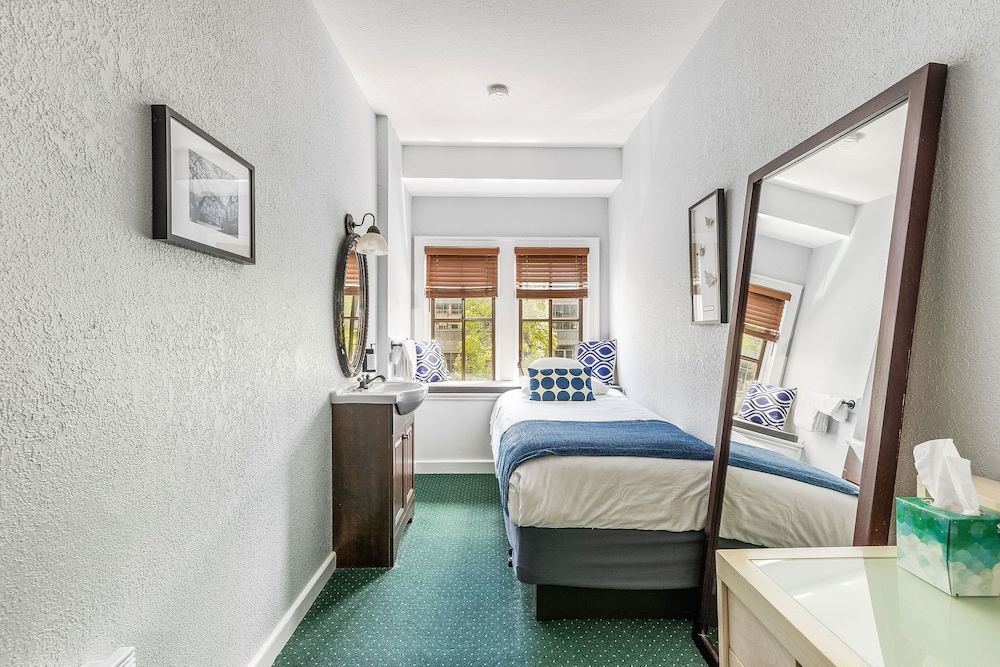 The College Inn 50/50