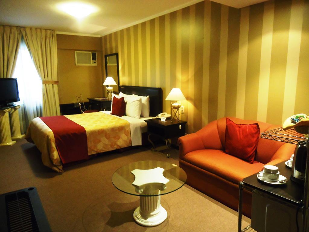 LEON DE ORO INN & SUITES 7/18