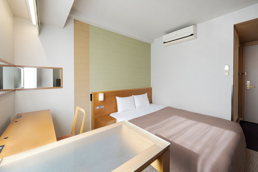 ROOM, QUEEN BED