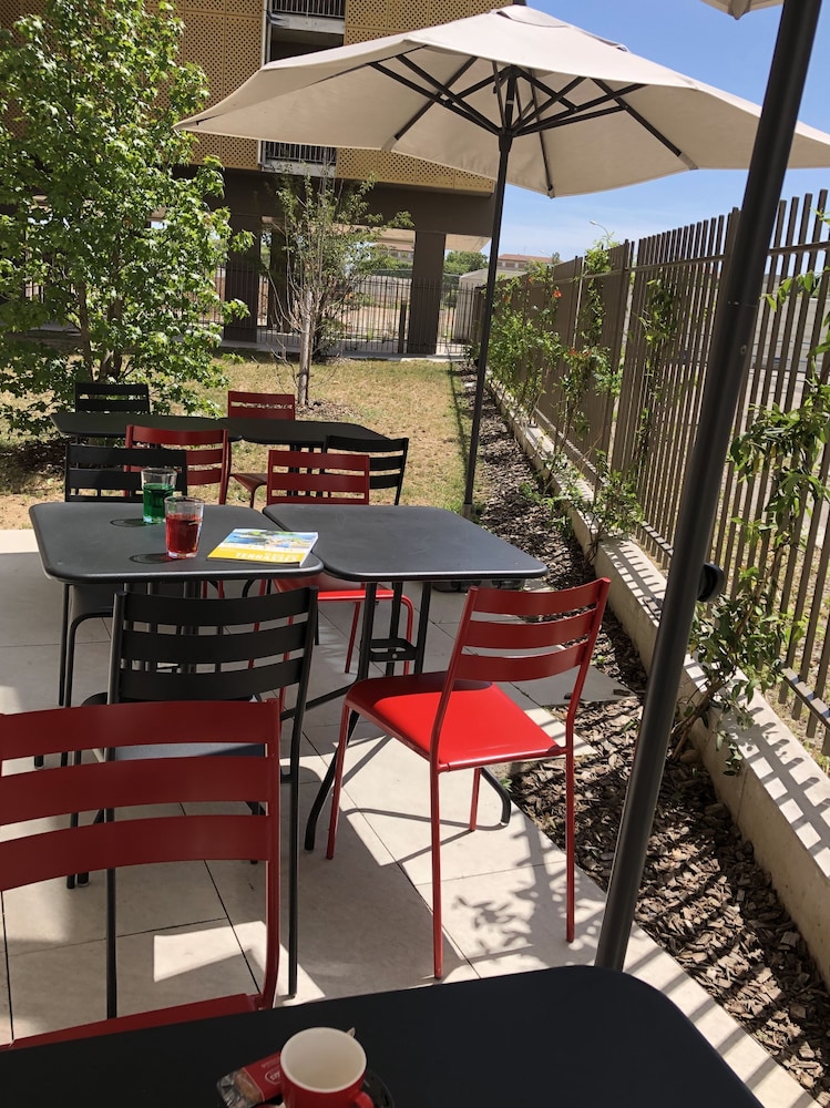Ibis Lyon Carre De Soie 50/62