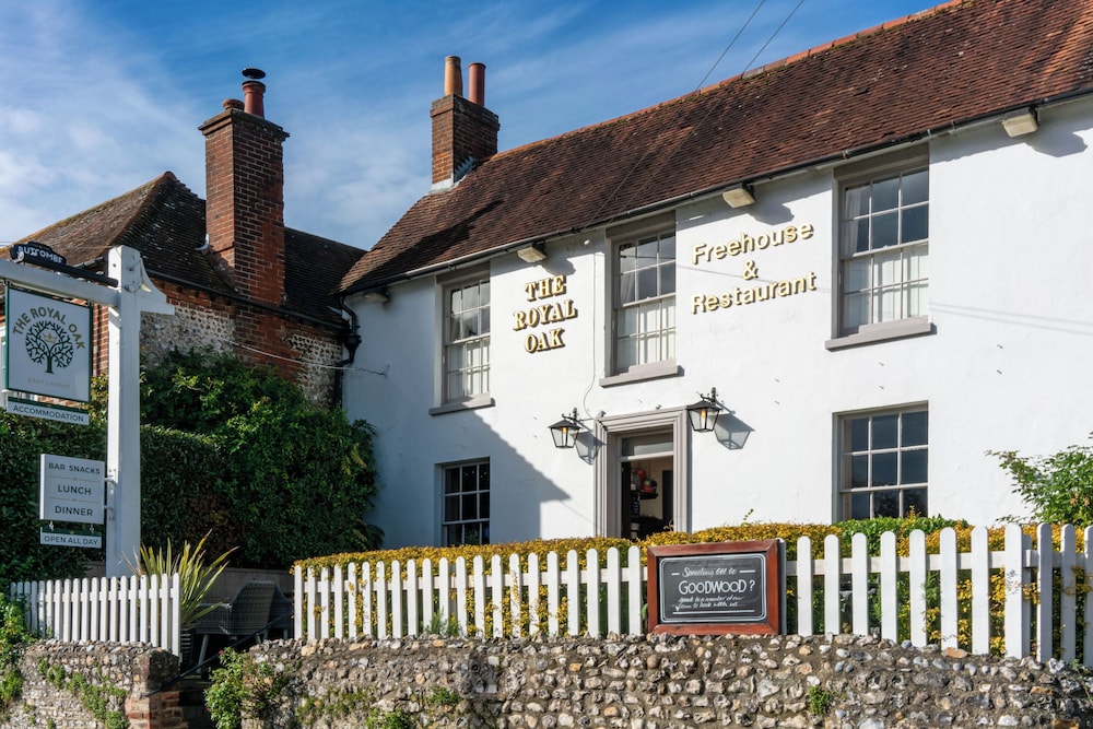 The Royal Oak Inn 2/50