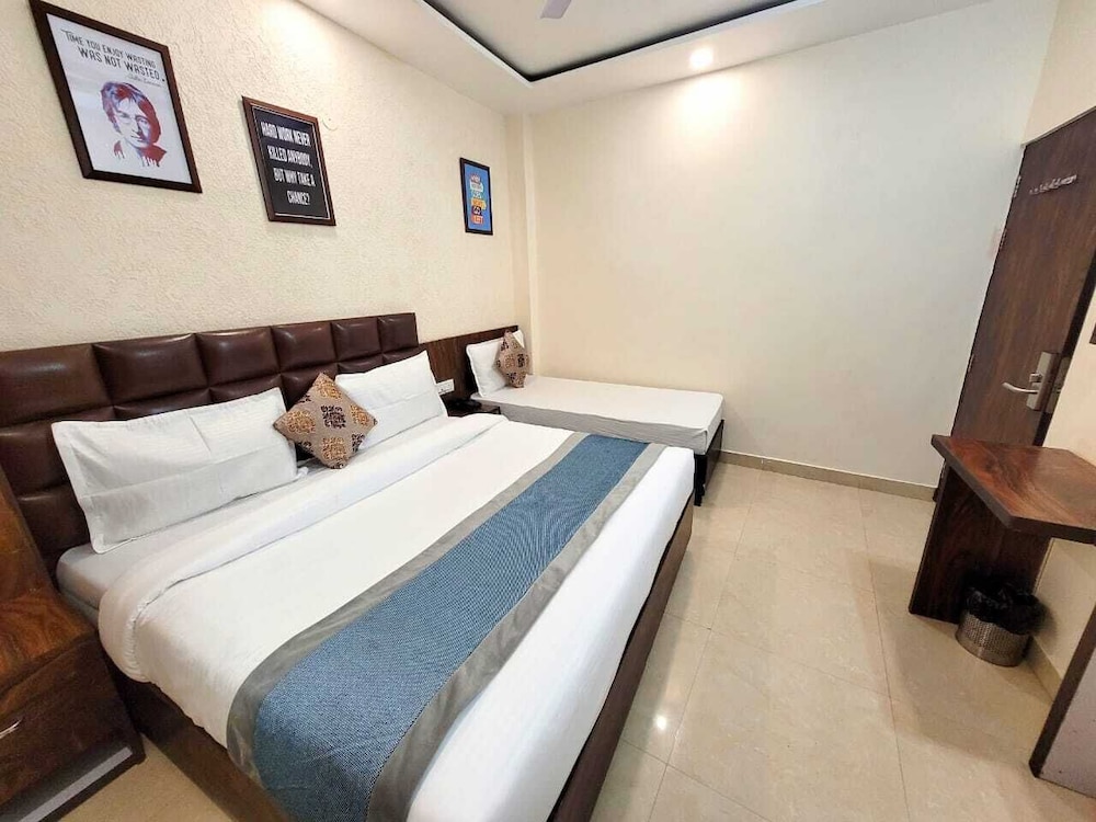 HOTEL KRISHNAS 32/59