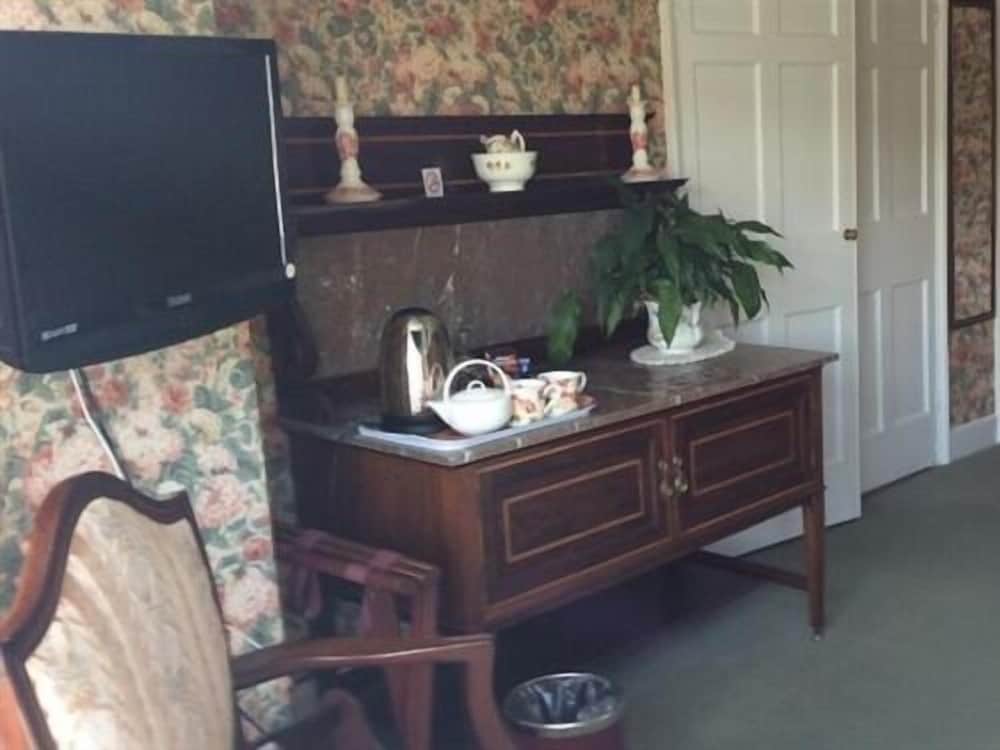 Whashton Springs Farmhouse B&B 2/16