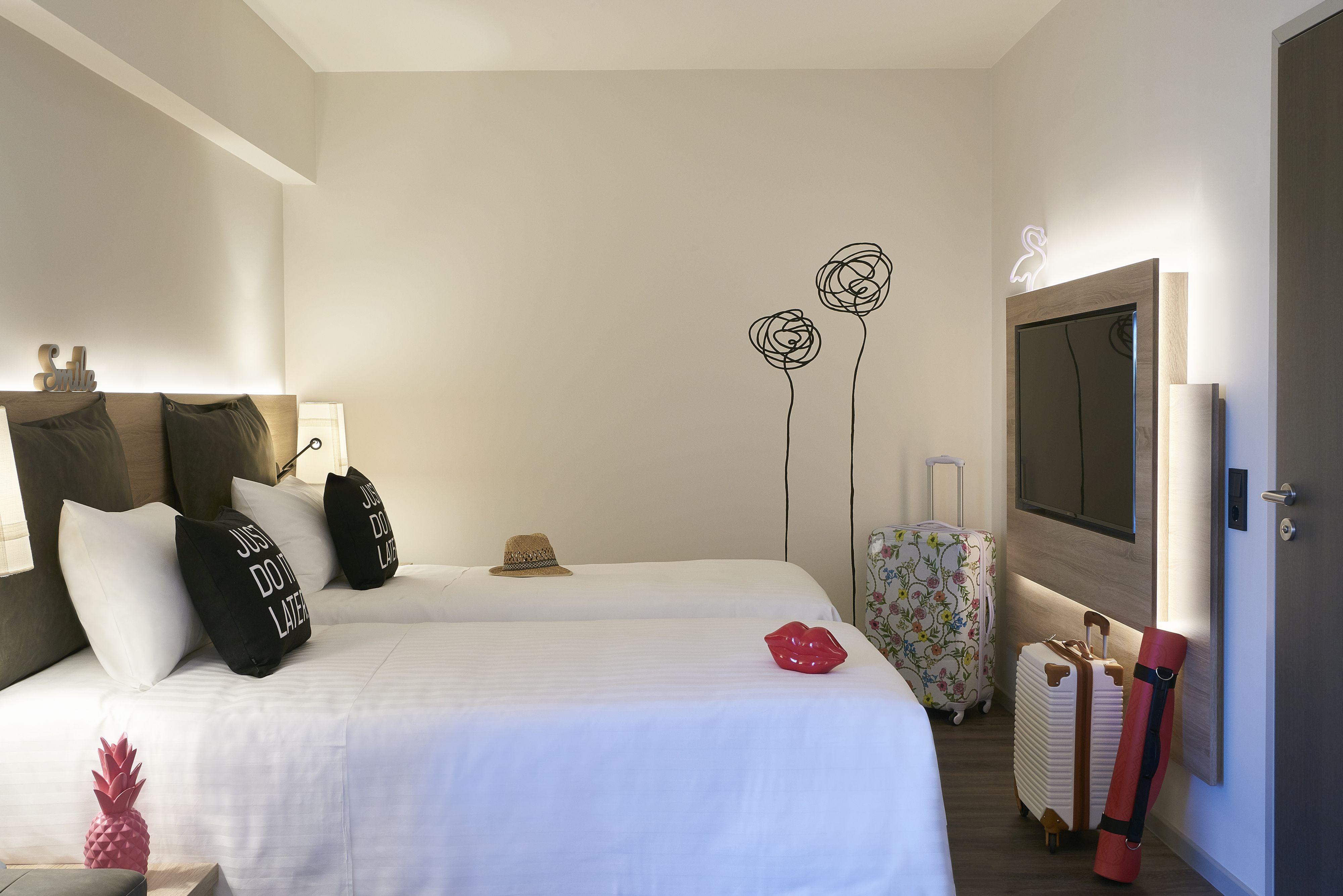 Room, Double Bed, City View