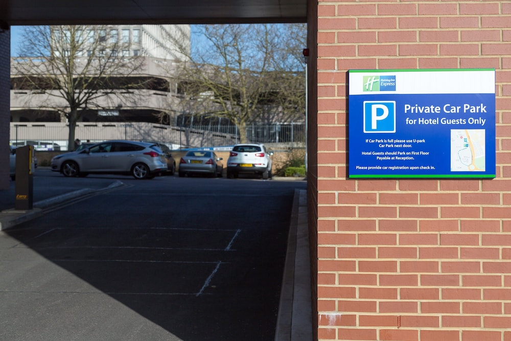 HOLIDAY INN EXPRESS HARLOW 39/74
