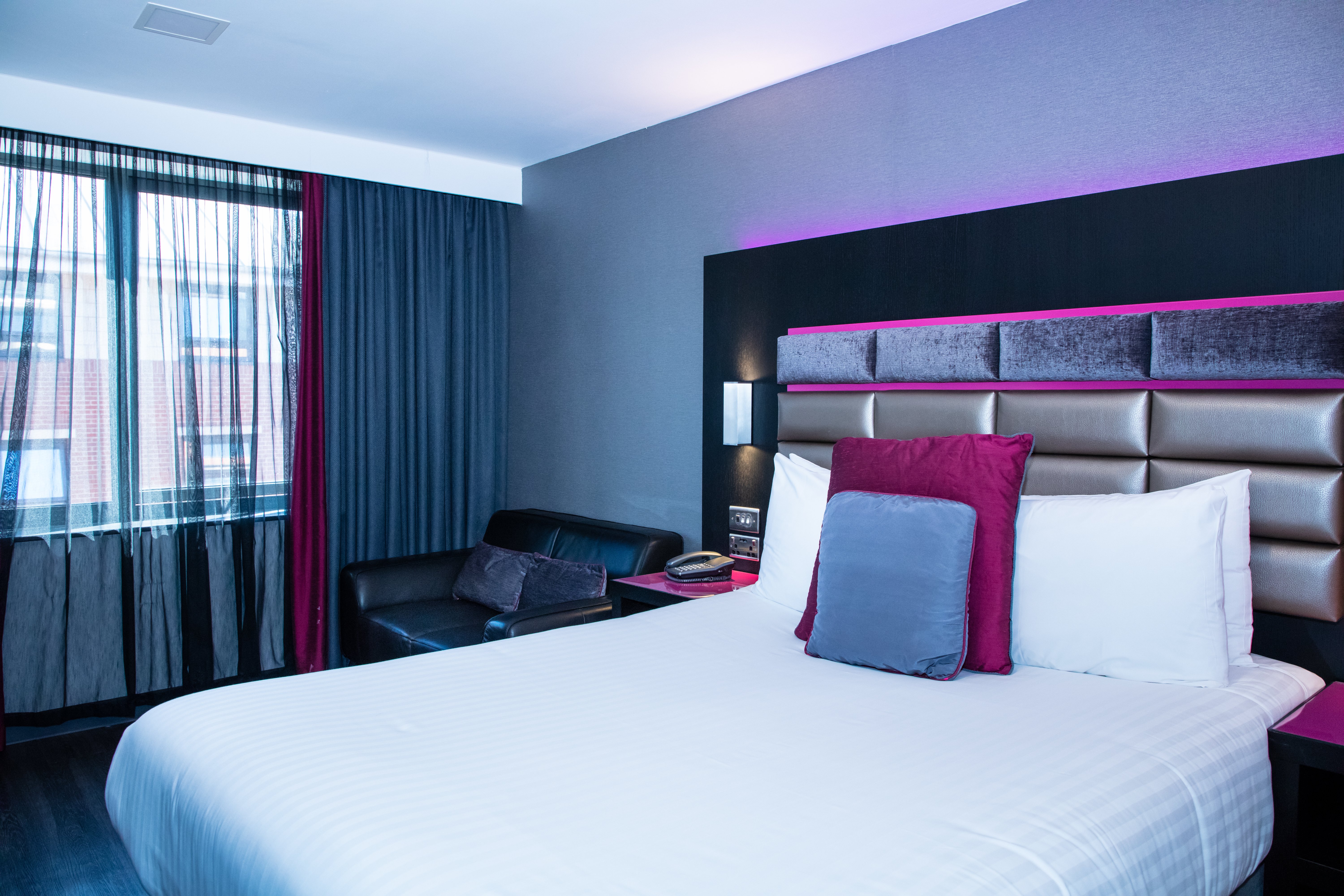 Roomzzz Nottingham City 12/30