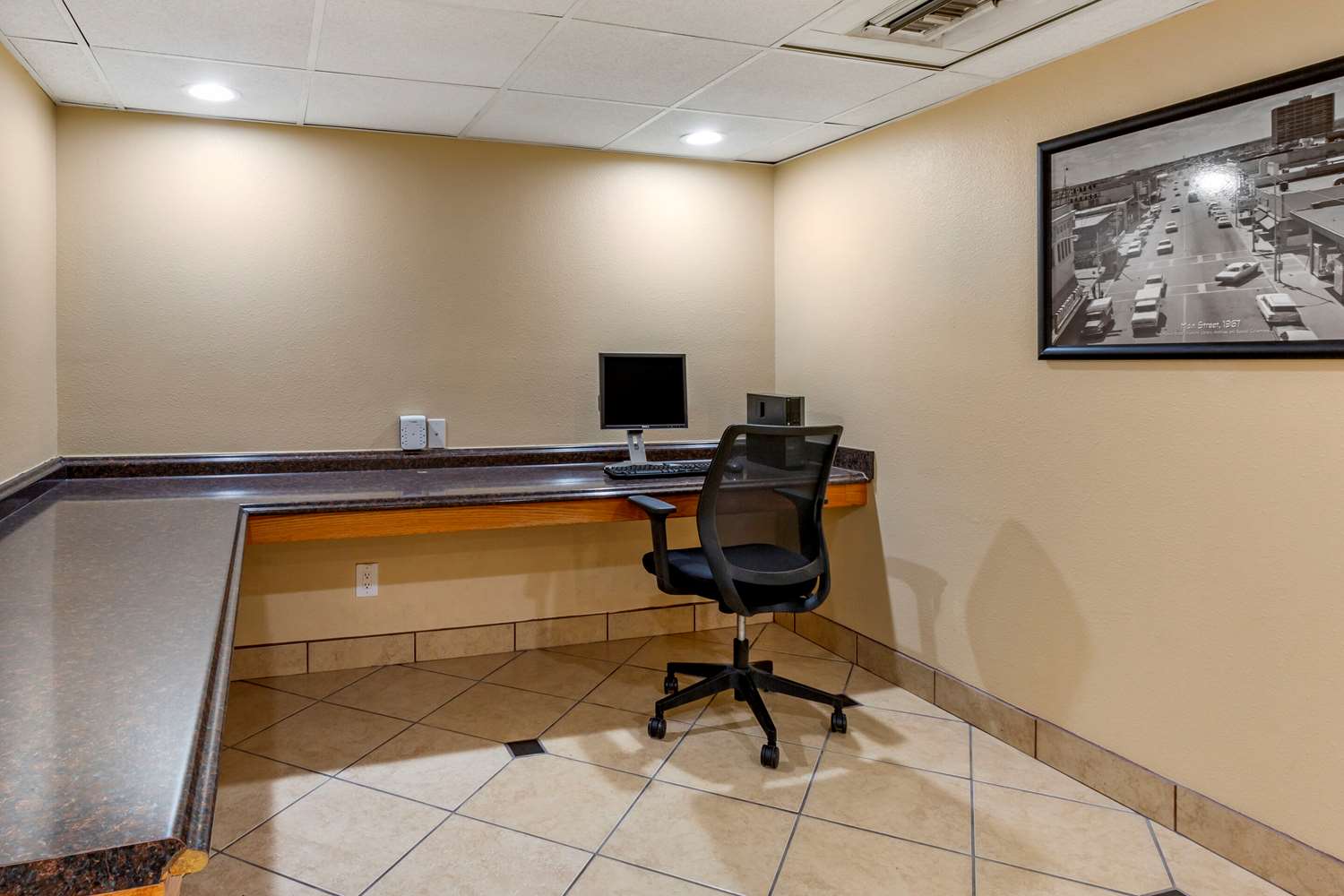 Clarion Inn and Suites Roswell, NM 18/20
