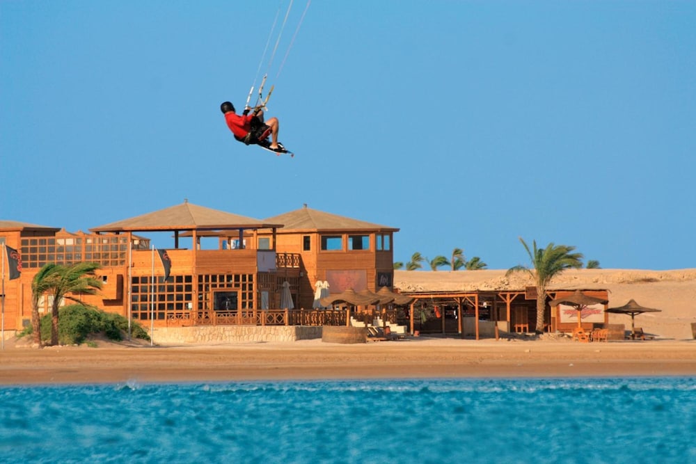 The Breakers Diving and Surfing Lodge 54/62