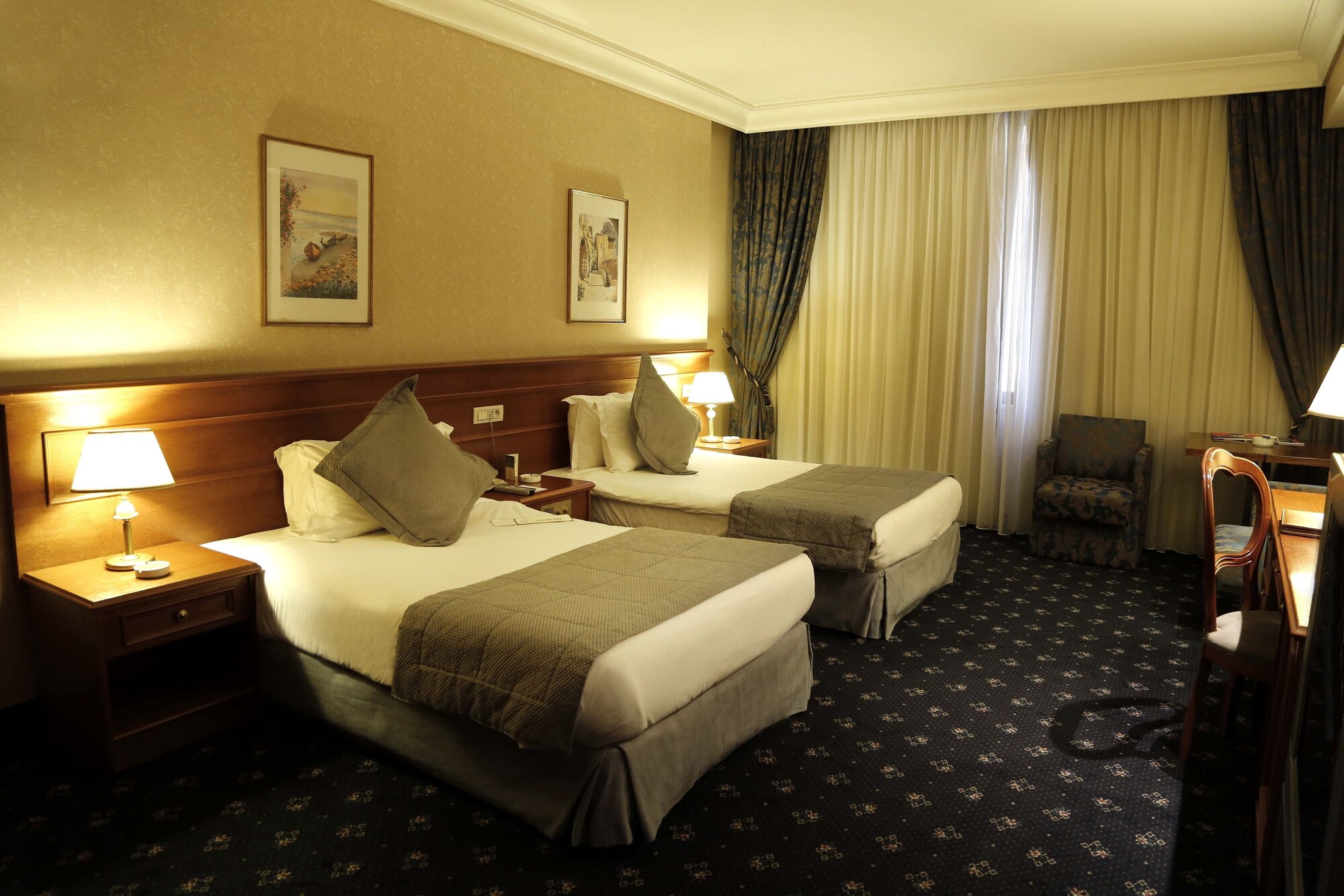 CLASSIC CITY VIEW ROOM
