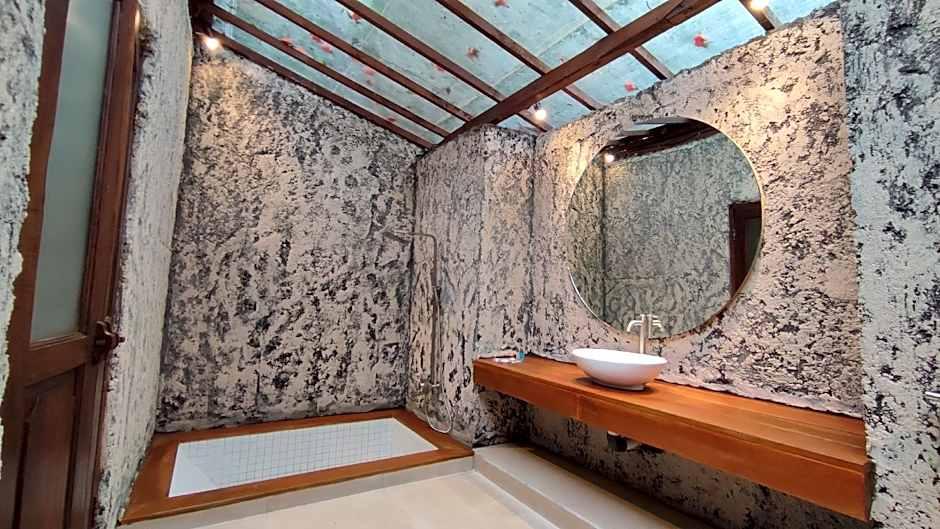 Imah Seniman Hotel 50/53