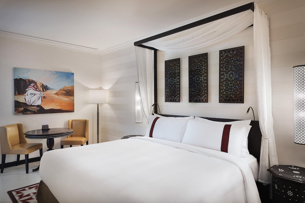 SUPERIOR, KING BED, POOL VIEW, ACCESSIBLE