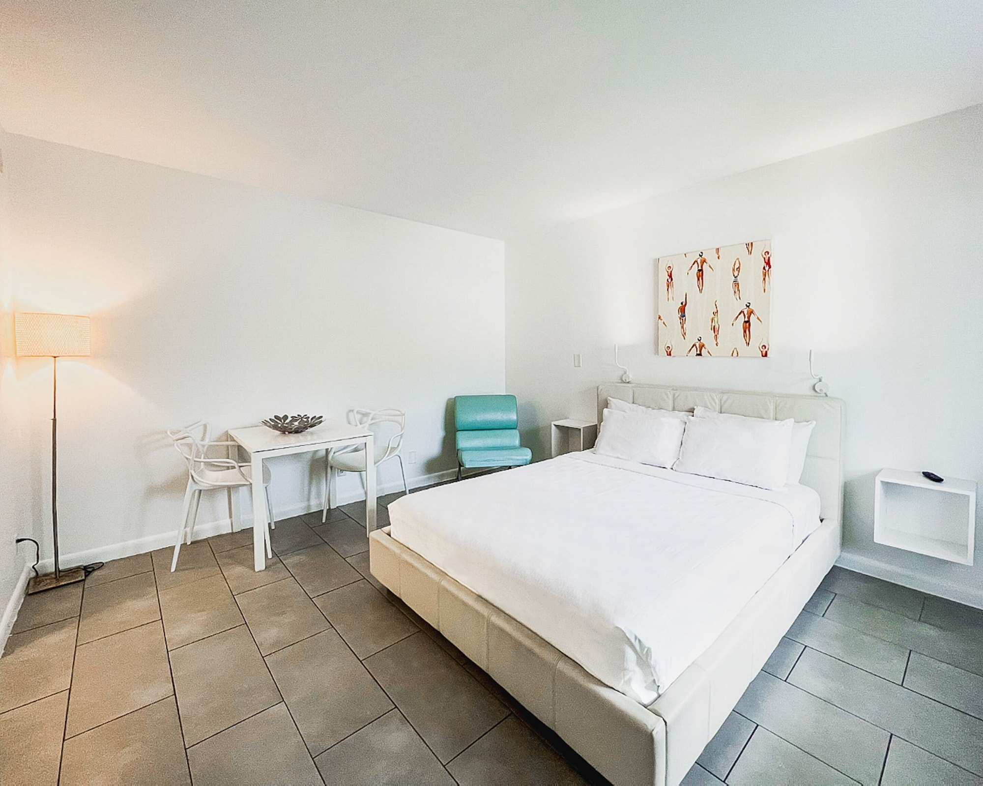 STUDIO, QUEEN BED