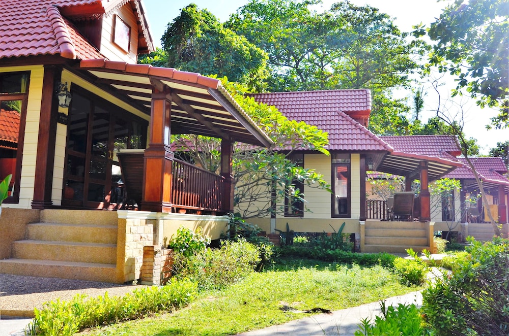 Sayang Beach Resort 7/60