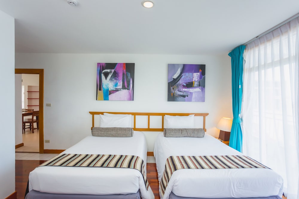 Waterfront Suites Phuket by Centara 21/76