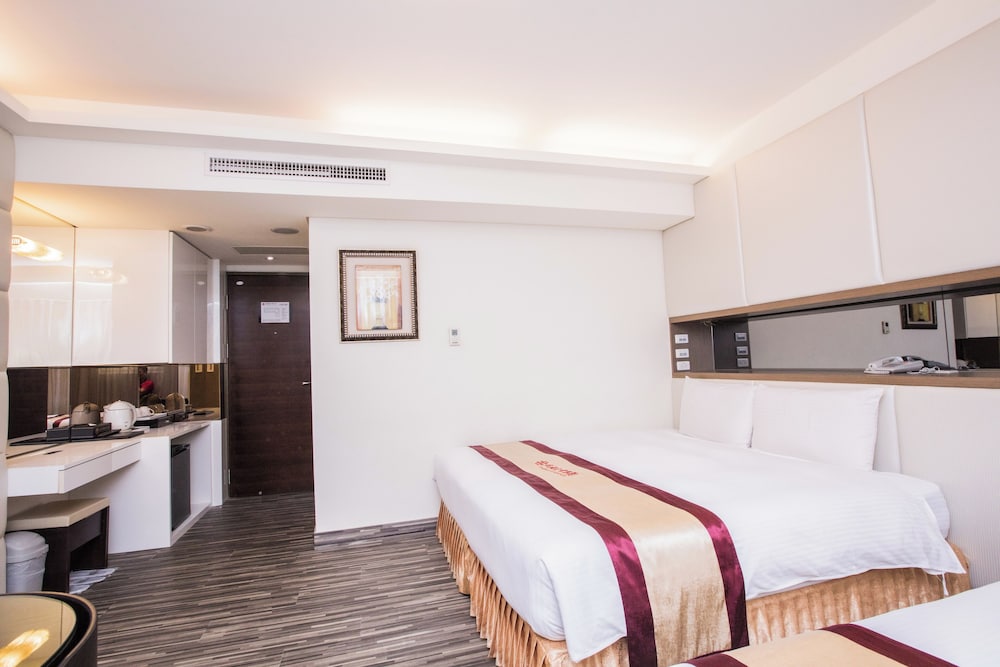 Harmonious Hotel 18/48