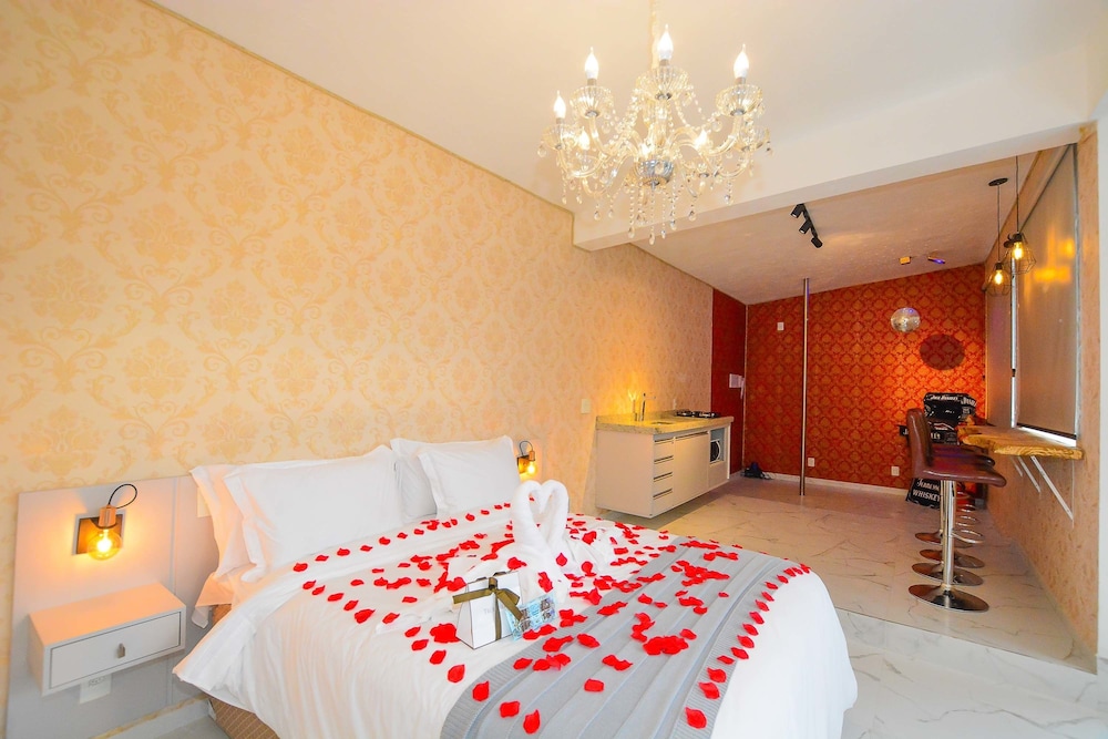 Paris, 2 King Beds
