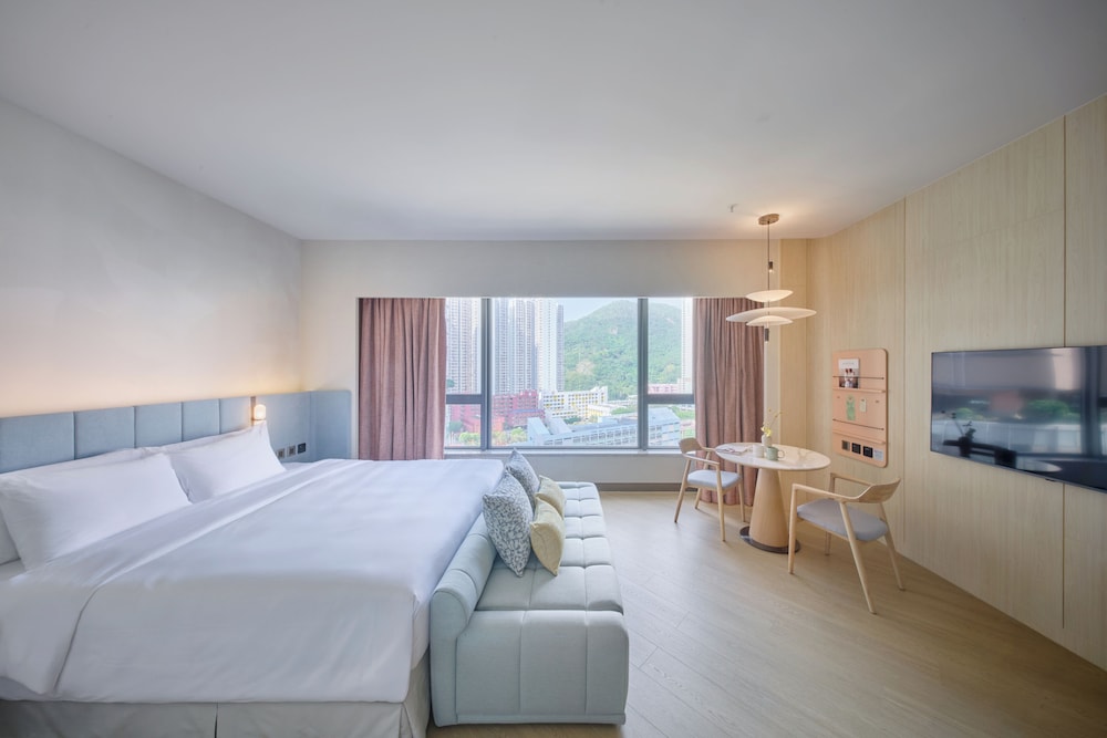 ROOM, ACCESSIBLE