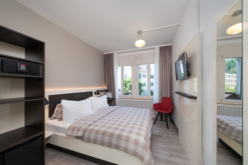 Hotel Derby 9/50