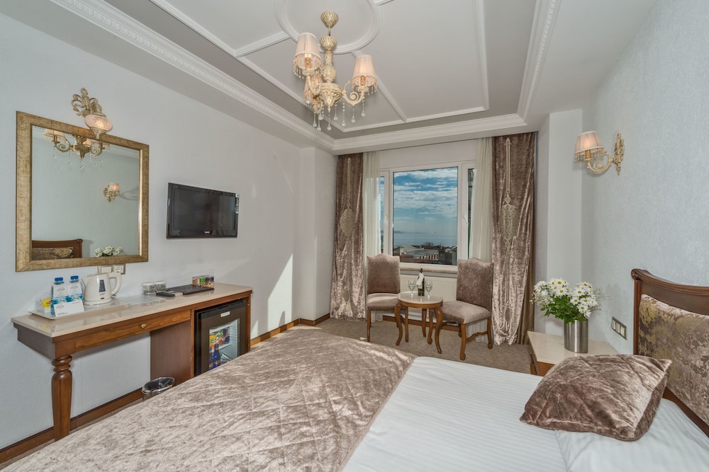 Antis Hotel 25/63