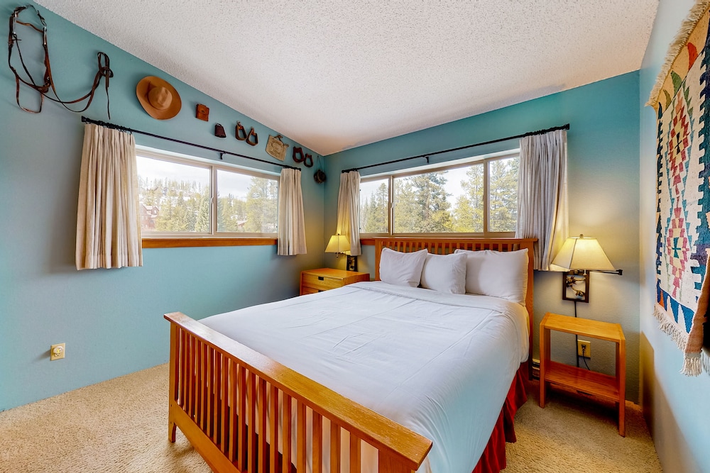 Pine Ridge Condominiums 14/50