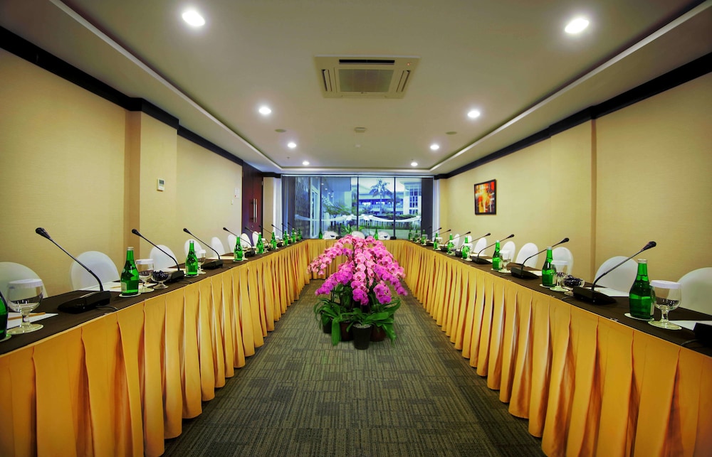 Aston Bogor Hotel & Resort 73/90