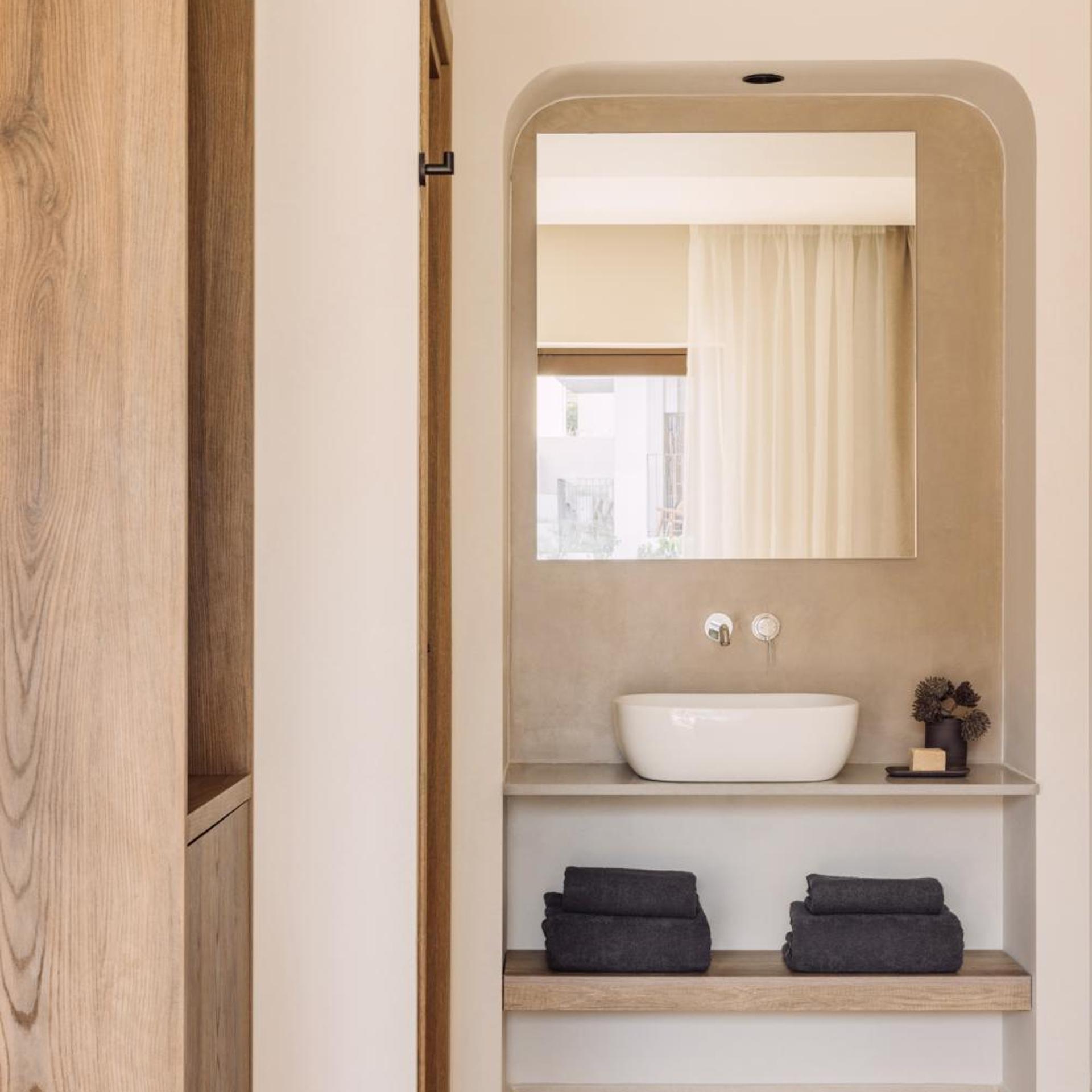 SUPERIOR, DOUBLE BED, INLAND VIEW