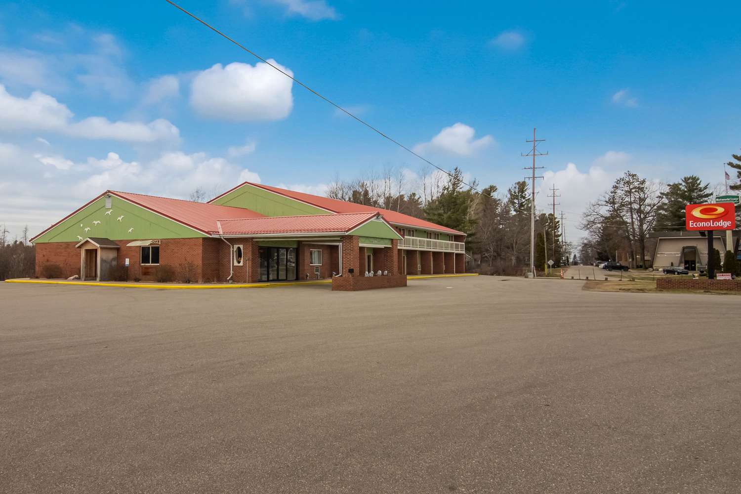 Econo Lodge Cadillac, MI 2/40