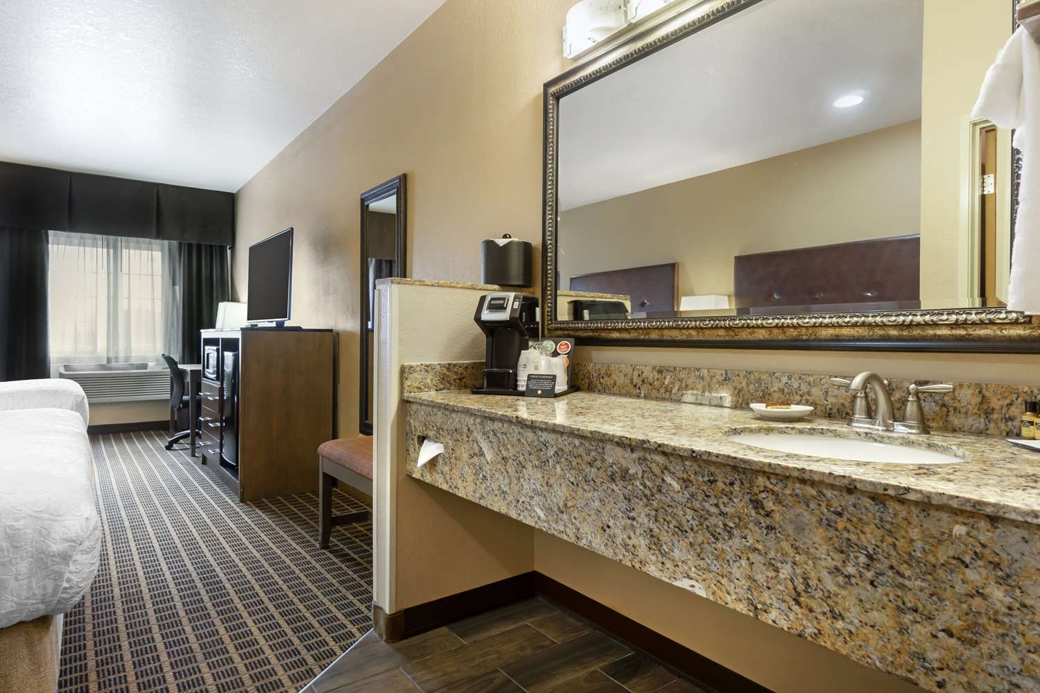 Best Western Plus Yakima Hotel 60/61