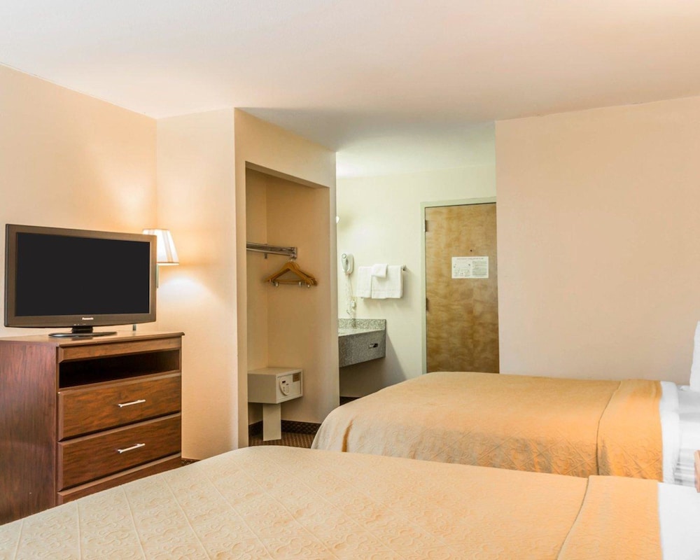 Quality Inn Pell City I-20 exit 158 22/37
