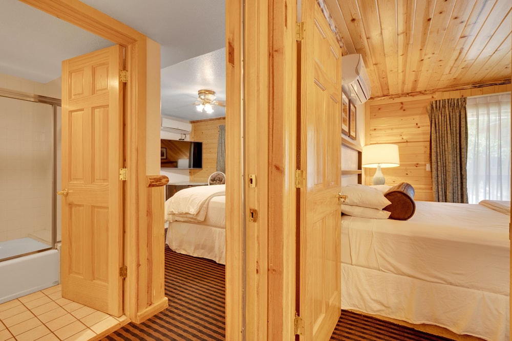 3 Peaks Resort Beach Club 48/50