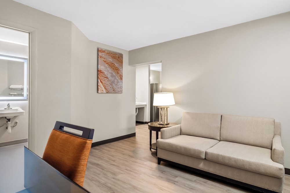 Suburban Studios Orange Park - Jacksonville near Naval Air Station 23/33