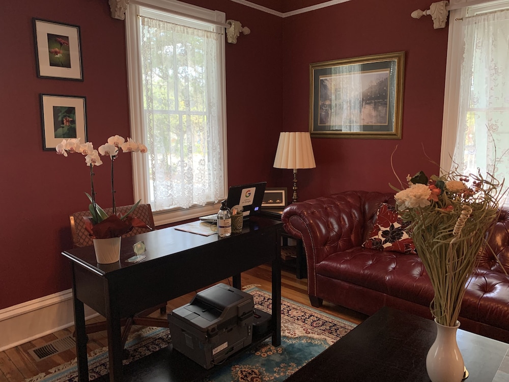 Peace and Plenty Inn B&B 56/71
