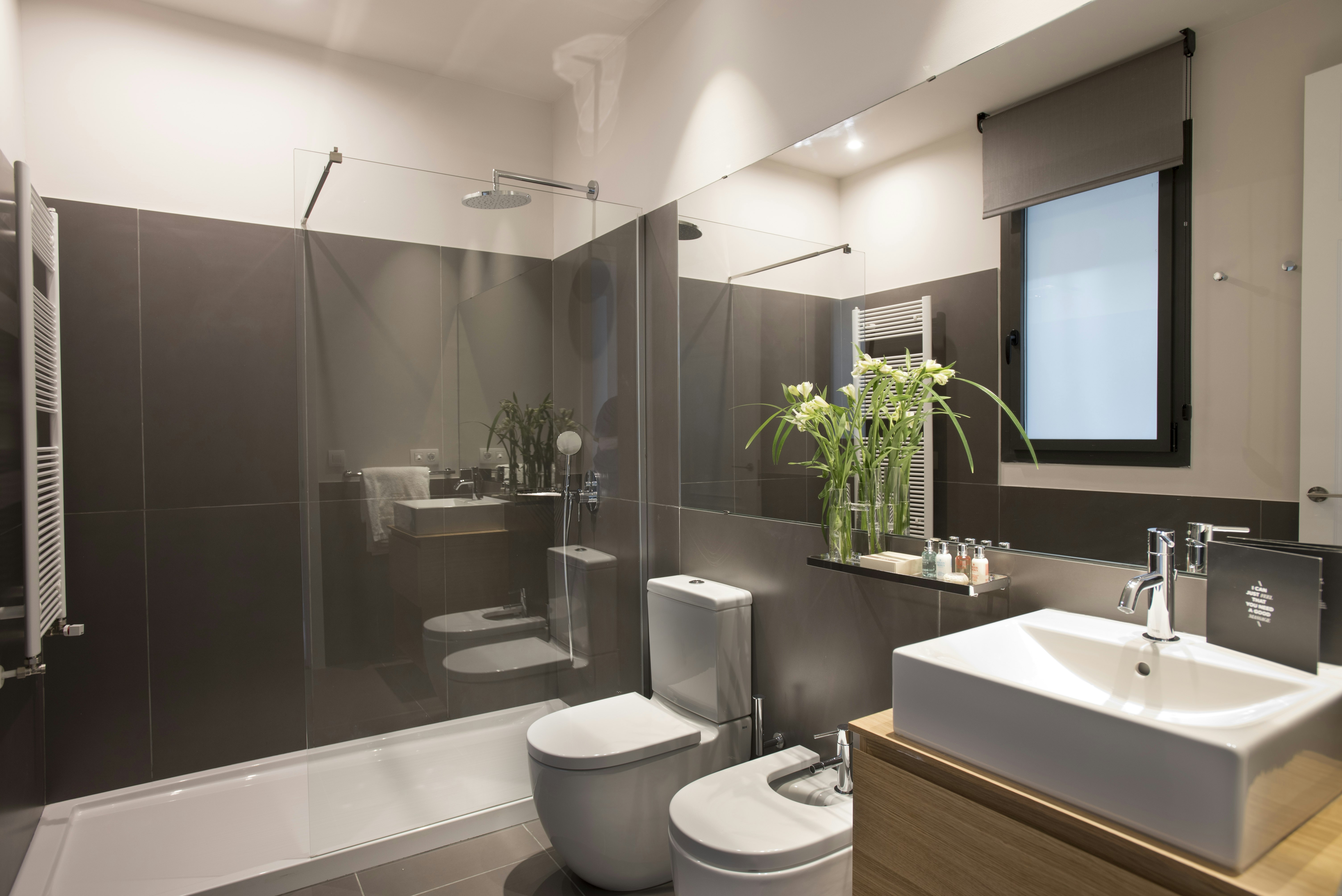 CASAGRAND LUXURY SUITES 68/76